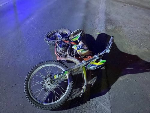 Казанда 16 яшьлек яшүсмер питбайк белән полиция хезмәткәрен бәрдергән