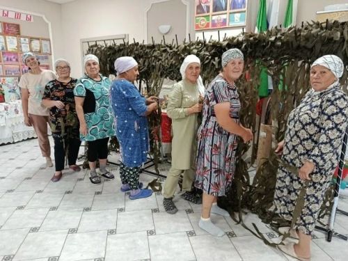 Мулла Иле һәм Зур Өтәк авылларының уңган ханымнары маскировка челтәрләре үрде