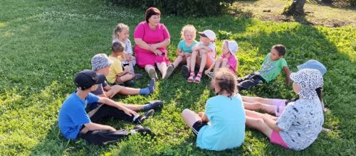 Тау Иле мәдәният йортында балалар өчен «Чәчәкле мозаика» дип исемләнгән уен-викторина үткәрелде