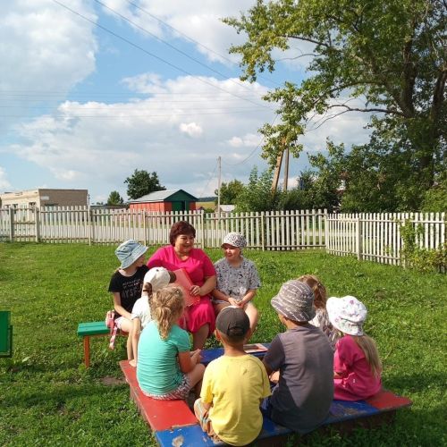 Тау Иле мәдәният йортында балалар өчен «Чәчәкле мозаика» дип исемләнгән уен-викторина үткәрелде
