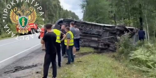 Балалар белән автобус юл-транспорт һәлакәте нәтиҗәсендә, чокырга ауган