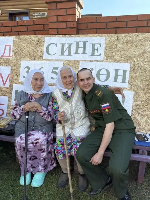 Ниһаять, өйдә! Олы Шырдан авылында танкист Инсафны каршы алдылар