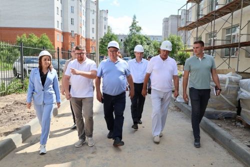 Яшел Үзән медицина көллиятенең уку корпусында капиталь ремонт эшләренең барышы белән таныштылар