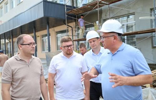Яшел Үзән медицина көллиятенең уку корпусында капиталь ремонт эшләренең барышы белән таныштылар