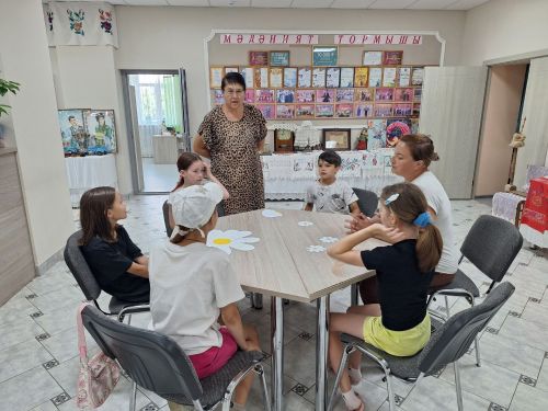 Мулла Иле мәдәният йортында «Бүләккә ромашкалар» дип исемләнгән очрашу узды