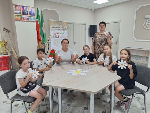 Мулла Иле мәдәният йортында «Бүләккә ромашкалар» дип исемләнгән очрашу узды
