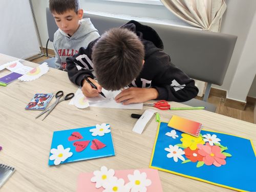 Кече Шырдан мәдәният йортында Гаилә, мәхәббәт һәм тугрылык көне уңаеннан балалар өчен «Ромашкалы открытка» дип аталган иҗат сәгате узды