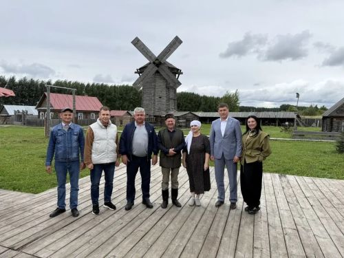 Пермь һәм Түбән Новгород туристлары Яшел Үзәндәге «Татар авылы» музеенда булды