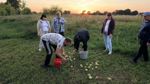 Күгеш авылында «Алма Спасы — җәй бездән китә!» дип исемләнгән күңелле фольклор кичәсе узды