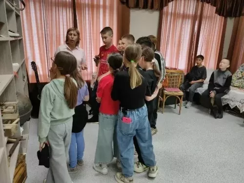 Татар Танае авылы мәдәният йортында «Үткәннәр белән танышу» исемле музей бүлмәсенә экскурсия узды