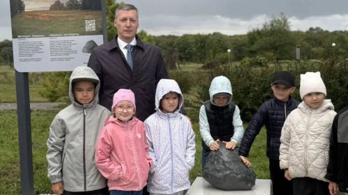 Татарстанда метеорит төшкән урында стела ачылды