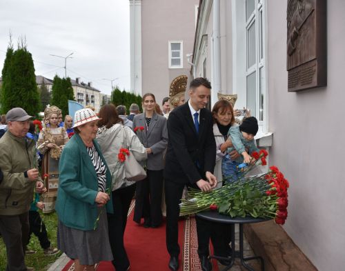 ПОЗиС открыл барельеф, посвящённый Олегу Лундстрему