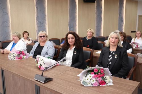Яшел Үзәндә мәктәпкәчә белем бирү хезмәткәрләрен хөрмәтләделәр