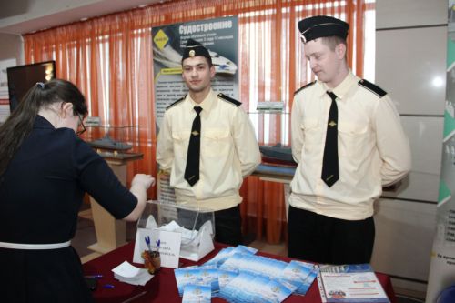 Яшел Үзәндә суднолар төзү белгечлекләре студентлары өчен иҗади фестиваль узды