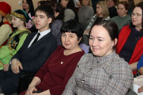 "Үзеңнән соң җирдә эз калдырыйм дисәң - Укытучы бул!"