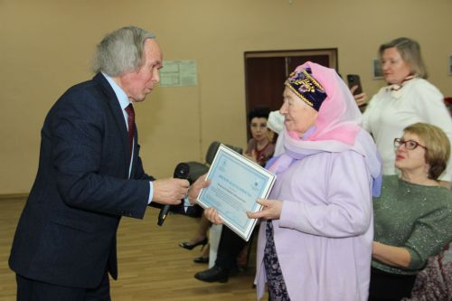 "Үзеңнән соң җирдә эз калдырыйм дисәң - Укытучы бул!"