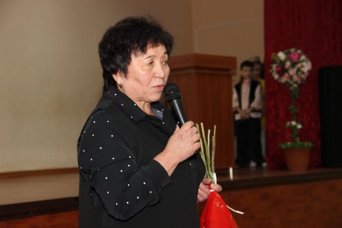 "Үзеңнән соң җирдә эз калдырыйм дисәң - Укытучы бул!"