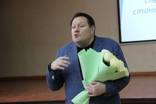 "Үзеңнән соң җирдә эз калдырыйм дисәң - Укытучы бул!"
