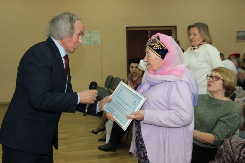 "Үзеңнән соң җирдә эз калдырыйм дисәң - Укытучы бул!"