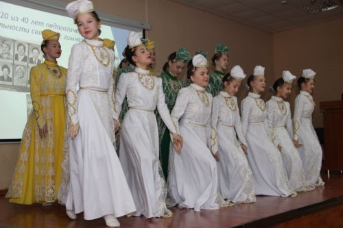"Үзеңнән соң җирдә эз калдырыйм дисәң - Укытучы бул!"