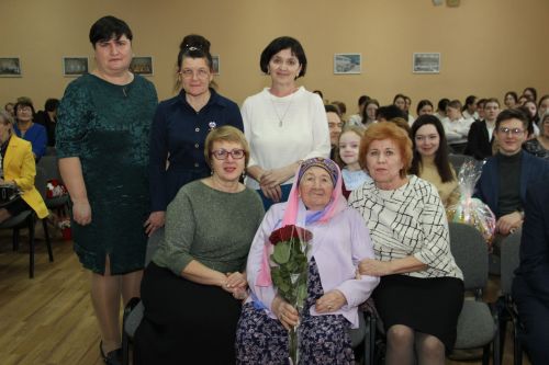 "Үзеңнән соң җирдә эз калдырыйм дисәң - Укытучы бул!"