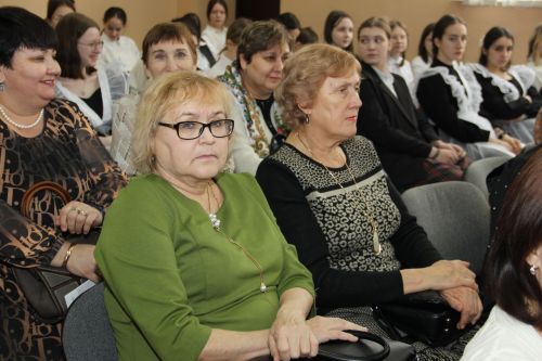 "Үзеңнән соң җирдә эз калдырыйм дисәң - Укытучы бул!"