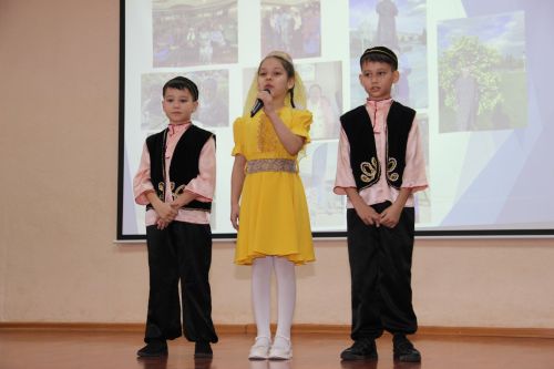 "Үзеңнән соң җирдә эз калдырыйм дисәң - Укытучы бул!"