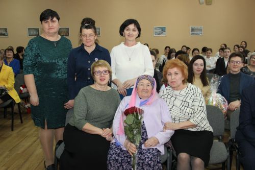 "Үзеңнән соң җирдә эз калдырыйм дисәң - Укытучы бул!"