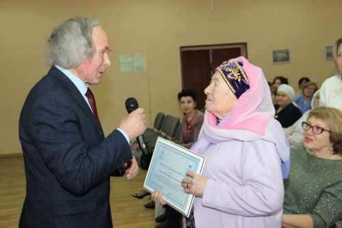"Үзеңнән соң җирдә эз калдырыйм дисәң - Укытучы бул!"