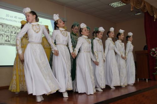"Үзеңнән соң җирдә эз калдырыйм дисәң - Укытучы бул!"