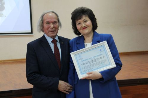 "Үзеңнән соң җирдә эз калдырыйм дисәң - Укытучы бул!"