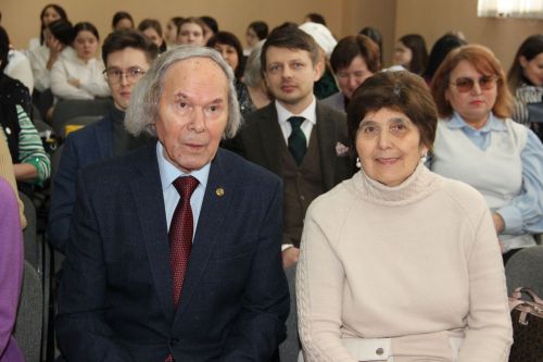 "Үзеңнән соң җирдә эз калдырыйм дисәң - Укытучы бул!"