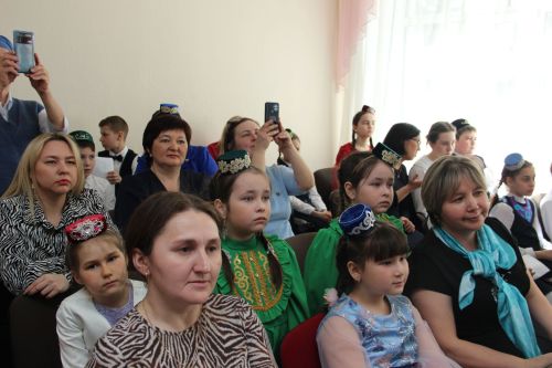 Әйшә мәктәбендә Габдулла Тукай исемендәге “Ватан өчен яшәү – безнең бурыч!” дип исемләнгән муниципаль шигырь уку бәйгесе узды