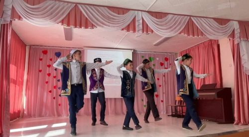 Әйшә мәктәбендә Габдулла Тукай исемендәге “Ватан өчен яшәү – безнең бурыч!” дип исемләнгән муниципаль шигырь уку бәйгесе узды