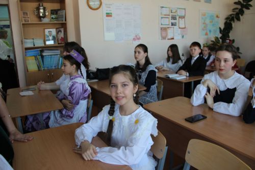 Әйшә мәктәбендә Габдулла Тукай исемендәге “Ватан өчен яшәү – безнең бурыч!” дип исемләнгән муниципаль шигырь уку бәйгесе узды
