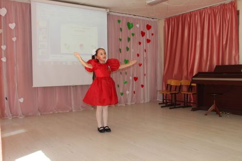 Әйшә мәктәбендә Габдулла Тукай исемендәге “Ватан өчен яшәү – безнең бурыч!” дип исемләнгән муниципаль шигырь уку бәйгесе узды