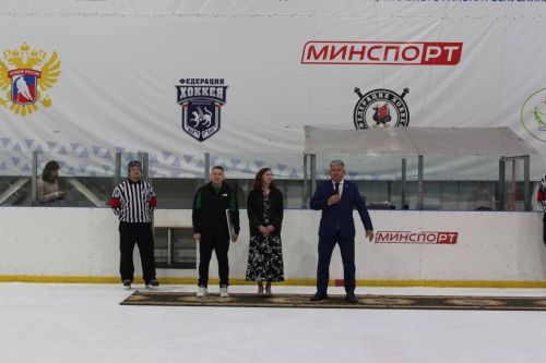 "Тигрлар" командасы уенчыларын Зеленодольск шәһәре һәм районы башлыгы, Зеленодольск шәһәре мэры Михаил Афанасьев шәхсән котлады.