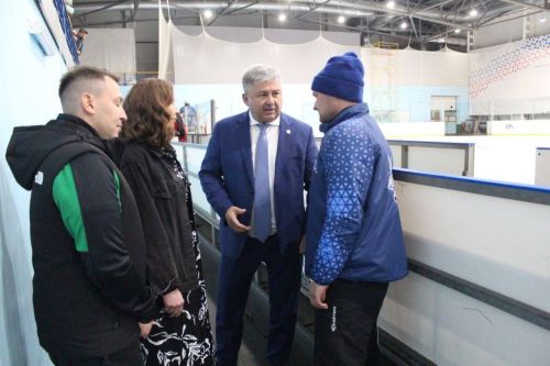 "Тигрлар" командасы уенчыларын Зеленодольск шәһәре һәм районы башлыгы, Зеленодольск шәһәре мэры Михаил Афанасьев шәхсән котлады.