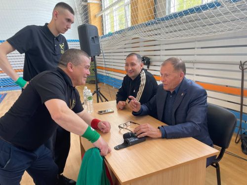 Осиново бистәсенең 7нче спорт мәктәбендә күп тапкырлар Сабантуйларында җиңү яулаган Миндубаев Илдар Нурислам улы истәлегенә багышланган яшьләр арасында көрәш турниры
