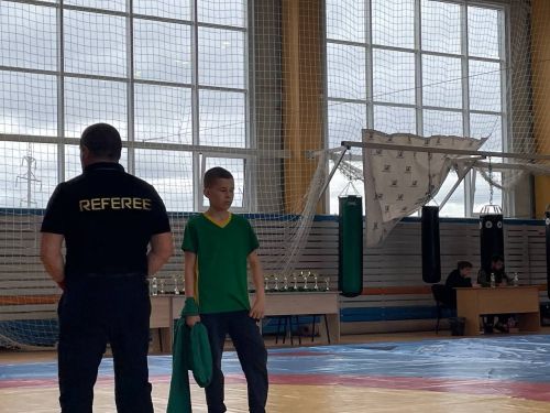 Осиново бистәсенең 7нче спорт мәктәбендә күп тапкырлар Сабантуйларында җиңү яулаган Миндубаев Илдар Нурислам улы истәлегенә багышланган яшьләр арасында көрәш турниры