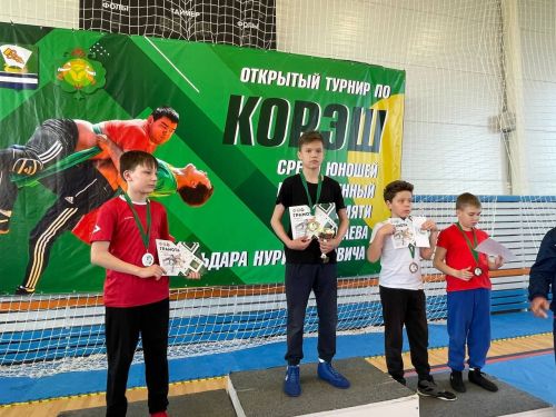 Осиново бистәсенең 7нче спорт мәктәбендә күп тапкырлар Сабантуйларында җиңү яулаган Миндубаев Илдар Нурислам улы истәлегенә багышланган яшьләр арасында көрәш турниры