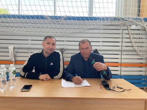 Осиново бистәсенең 7нче спорт мәктәбендә күп тапкырлар Сабантуйларында җиңү яулаган Миндубаев Илдар Нурислам улы истәлегенә багышланган яшьләр арасында көрәш турниры