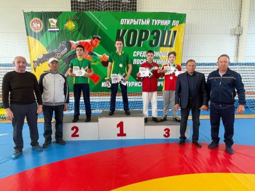 Осиново бистәсенең 7нче спорт мәктәбендә күп тапкырлар Сабантуйларында җиңү яулаган Миндубаев Илдар Нурислам улы истәлегенә багышланган яшьләр арасында көрәш турниры