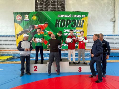 Осиново бистәсенең 7нче спорт мәктәбендә күп тапкырлар Сабантуйларында җиңү яулаган Миндубаев Илдар Нурислам улы истәлегенә багышланган яшьләр арасында көрәш турниры
