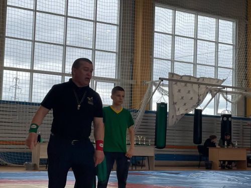 Осиново бистәсенең 7нче спорт мәктәбендә күп тапкырлар Сабантуйларында җиңү яулаган Миндубаев Илдар Нурислам улы истәлегенә багышланган яшьләр арасында көрәш турниры