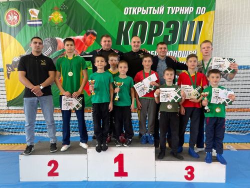 Осиново бистәсенең 7нче спорт мәктәбендә күп тапкырлар Сабантуйларында җиңү яулаган Миндубаев Илдар Нурислам улы истәлегенә багышланган яшьләр арасында көрәш турниры