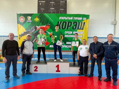 Осиново бистәсенең 7нче спорт мәктәбендә күп тапкырлар Сабантуйларында җиңү яулаган Миндубаев Илдар Нурислам улы истәлегенә багышланган яшьләр арасында көрәш турниры