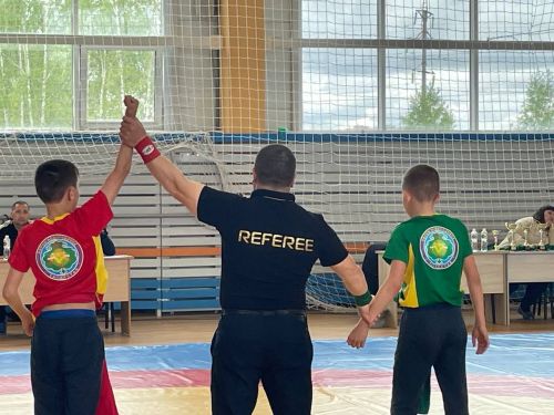 Осиново бистәсенең 7нче спорт мәктәбендә күп тапкырлар Сабантуйларында җиңү яулаган Миндубаев Илдар Нурислам улы истәлегенә багышланган яшьләр арасында көрәш турниры