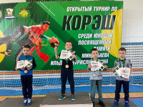 Осиново бистәсенең 7нче спорт мәктәбендә күп тапкырлар Сабантуйларында җиңү яулаган Миндубаев Илдар Нурислам улы истәлегенә багышланган яшьләр арасында көрәш турниры