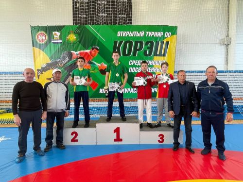 Осиново бистәсенең 7нче спорт мәктәбендә күп тапкырлар Сабантуйларында җиңү яулаган Миндубаев Илдар Нурислам улы истәлегенә багышланган яшьләр арасында көрәш турниры